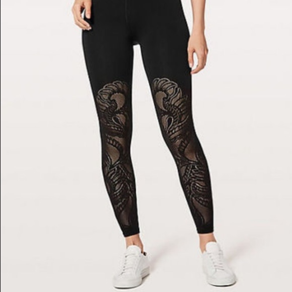 lululemon athletica Reveal 7/8 Tight (Size 4)
